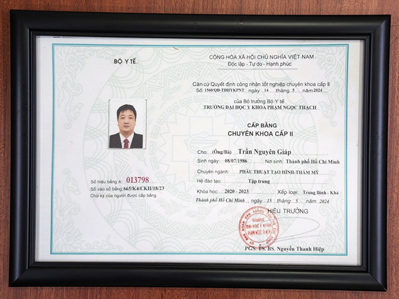 bang-cap-bac-si-tran-nguyen-giap