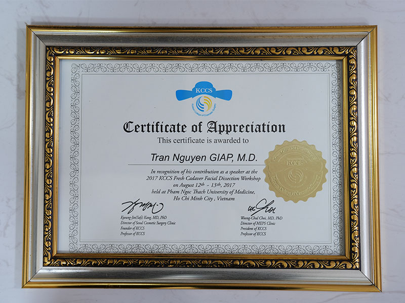 bang-cap-bac-si-tran-nguyen-giap