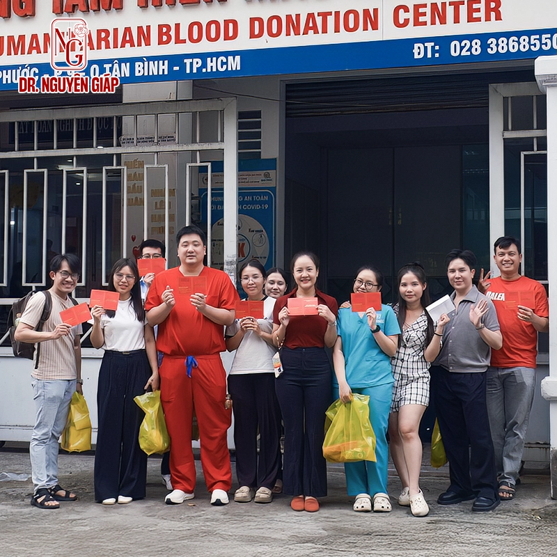 Hoat-dong-cong-dong-1 Hiến máu nhân đạo là hoạt động thường niên của Bác sĩ Nguyên Giáp và ekip