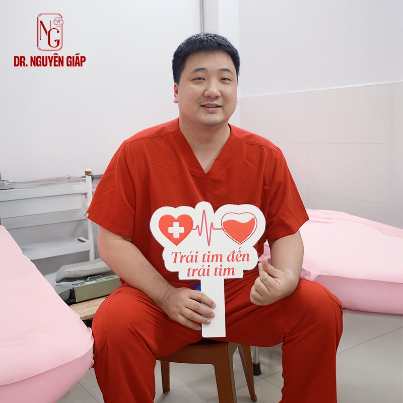 Hoat-dong-cong-dong-2 Bác sĩ Nguyên Giáp hứng khởi trong ngày hiến máu