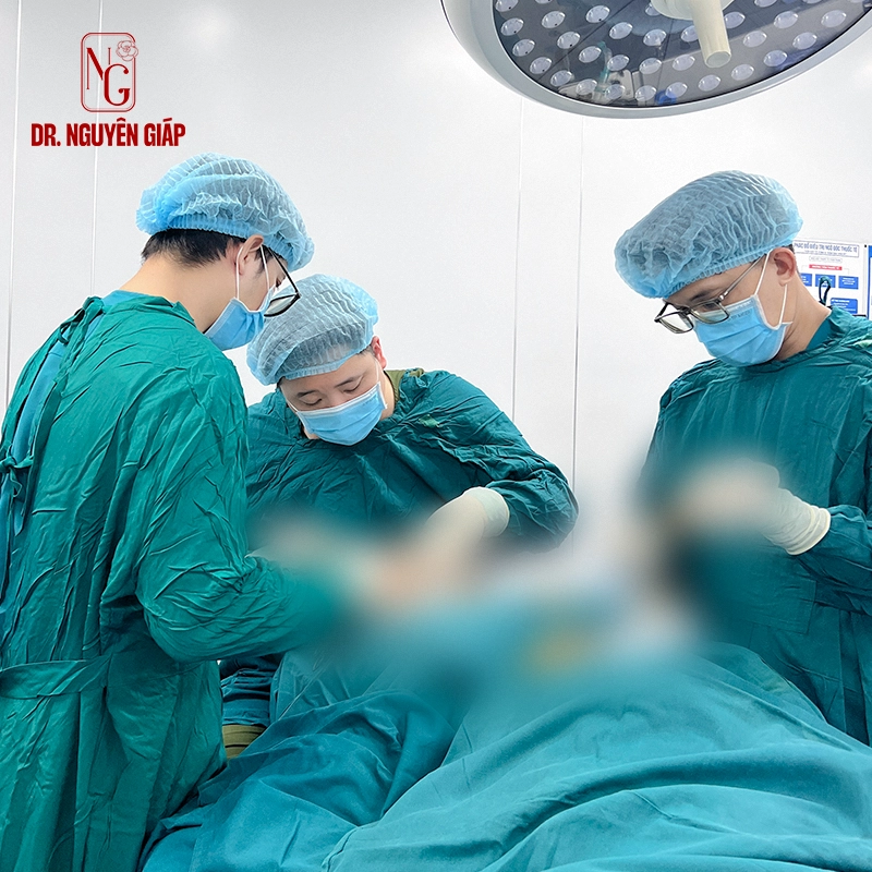 Với Bác sĩ Nguyên Giáp, thẩm mỹ an toàn luôn là tâm niệm của phẫu thuật viên