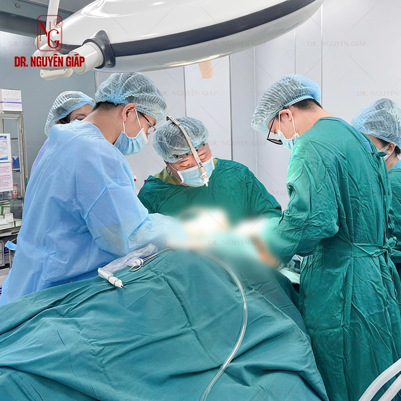 Dr Nguyên Giáp và khát vọng nâng tầm ngành thẩm mỹ Việt Nam Dr Nguyen Giap 2